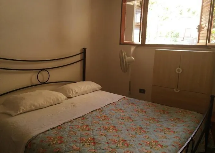 Appartamento Con Stanza Singola E Giardino
